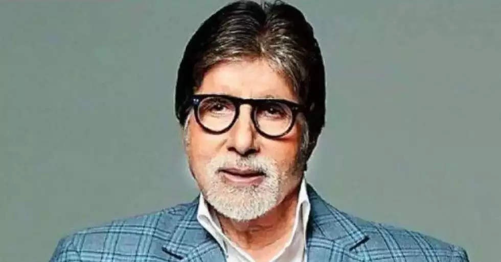 Amitabh Bachchan praises his make-up man of 47 years