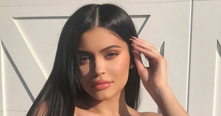 Kylie Jenner Shares Throwback Photo of When She Was Pregnant