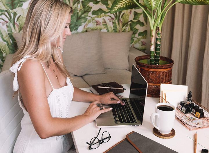 Helpful Tips for Working from Home as a Freelancer • The Blonde Abroad