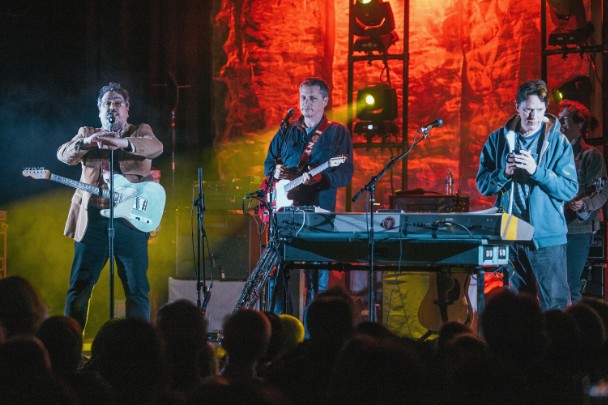 They Might Be Giants Play “Sapphire Bullets Of Pure Love” Backwards: Watch