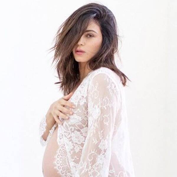 Jenna Dewan Poses for Nude Maternity Shoot