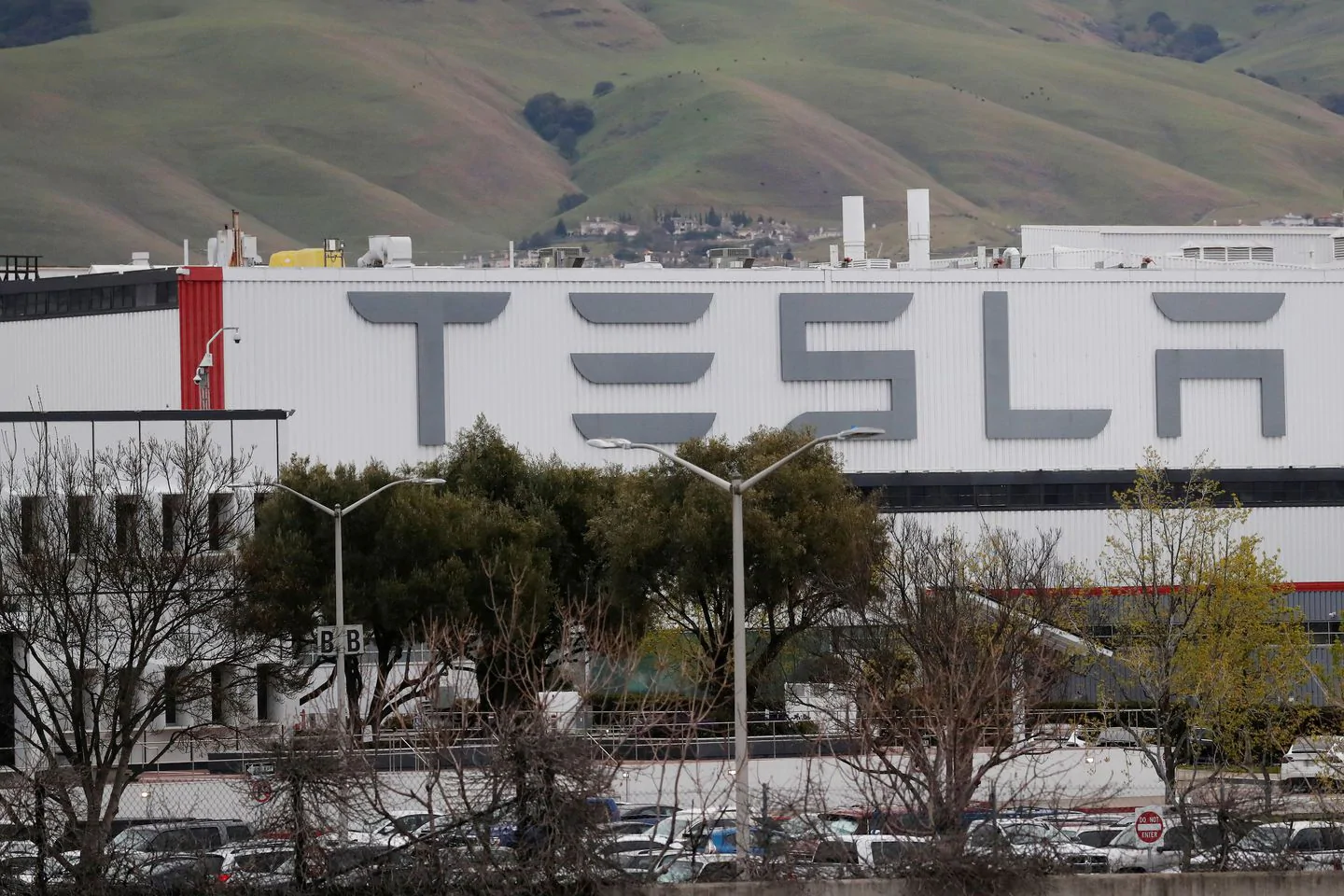 Tesla attempts to defy California county health order yet again to start production