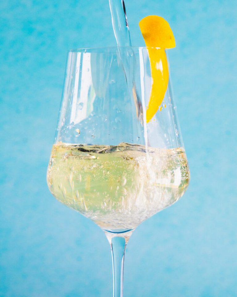 White Wine Spritzer – A Couple Cooks