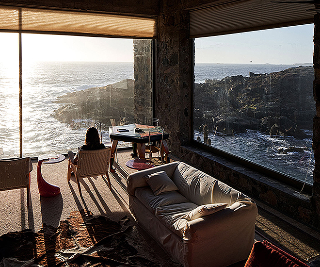 The Cliff-Hanging Los Vilos House By Cristián Boza Represents Timeless Typology