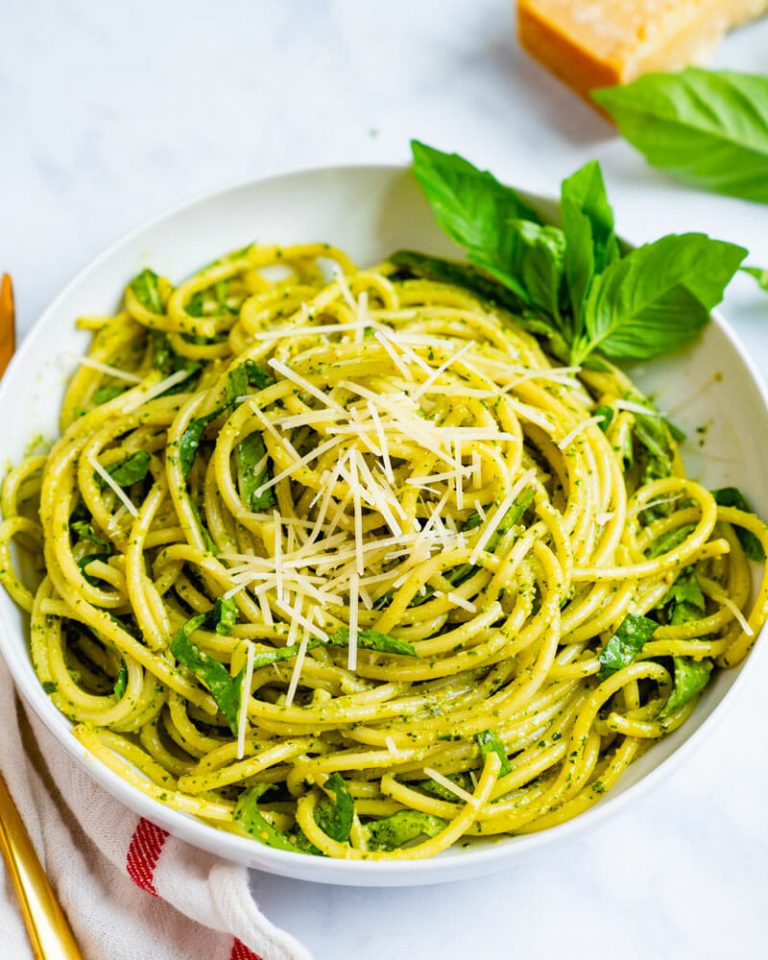 Pesto Spaghetti – A Couple Cooks