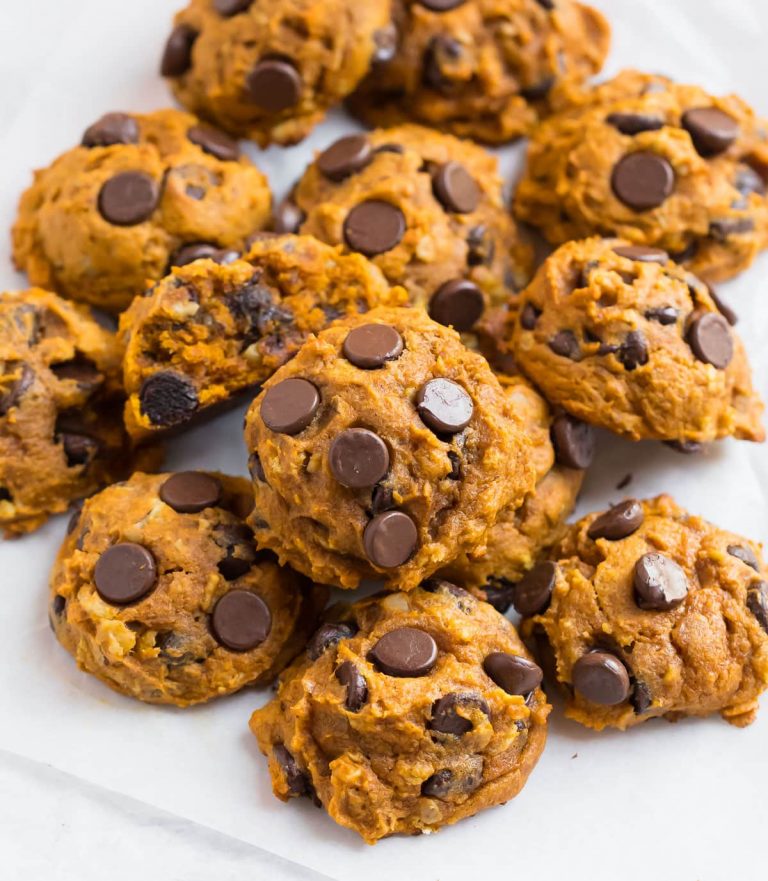 Healthy Pumpkin Cookies with Oatmeal and Chocolate – WellPlated.com