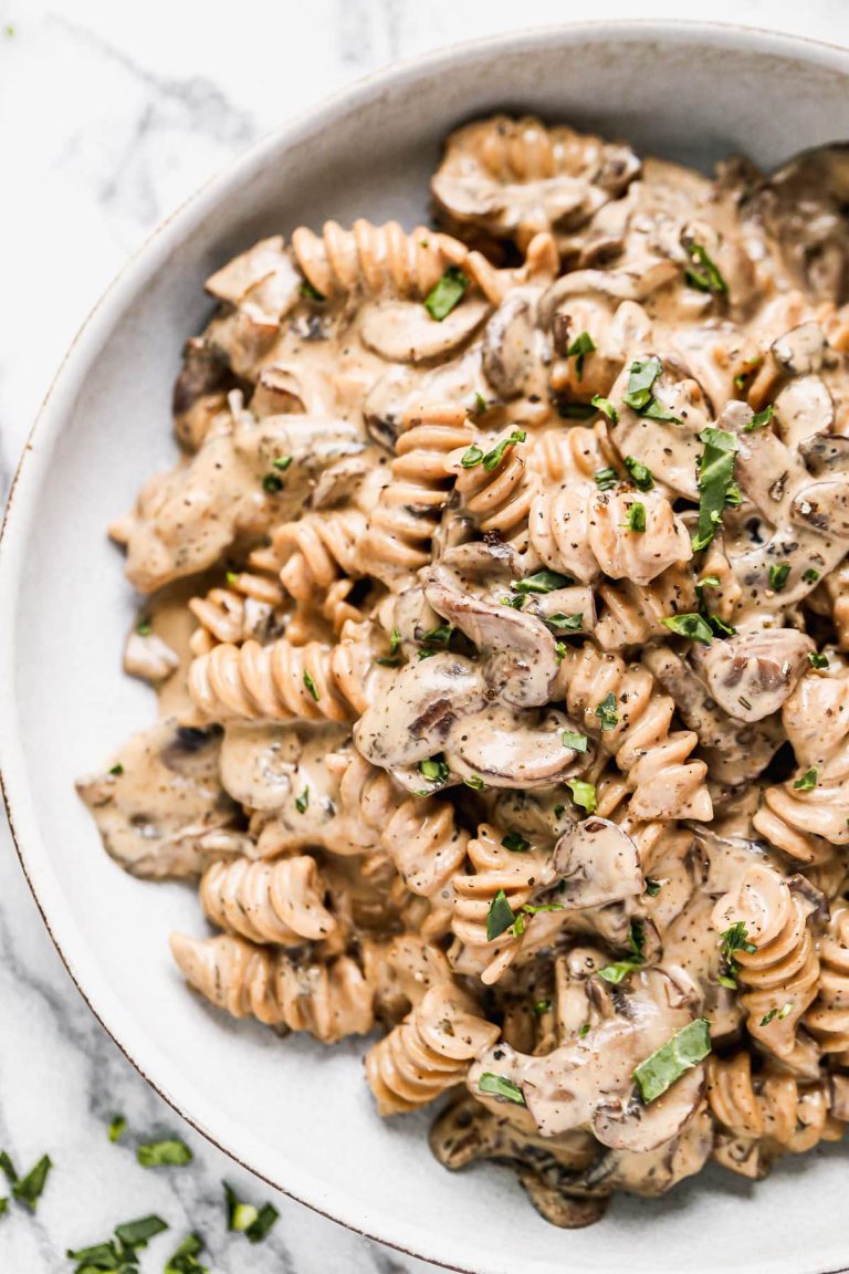 Vegan Mushroom Stroganoff {Straightforward and Creamy!} – WellPlated.com