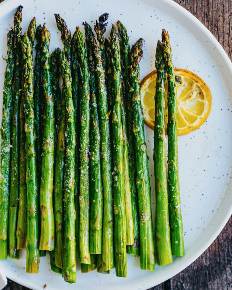 Lemony Broiled Asparagus (Quick & Simple!) – A Couple Cooks