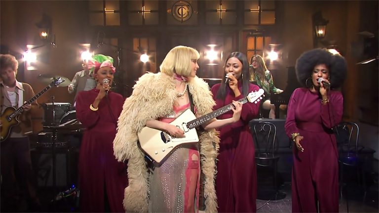 St. Vincent Performs on Saturday Night Live with the new Goldie Signature Guitar – Ernie Ball Music Man