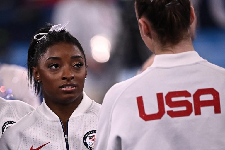 Athletes send support to Simone Biles after she withdraws from gymnastics team final [Video]