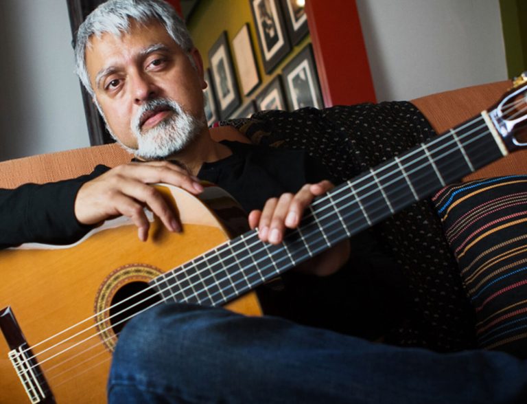 7 Solo Guitar Lessons With Fareed Haque – TrueFire Blog