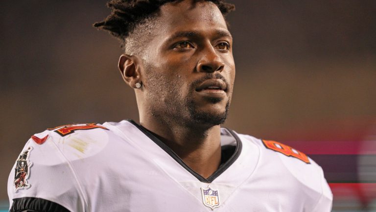 Antonio Brown Fake-Vax-Card Claim Draws NFL Scrutiny