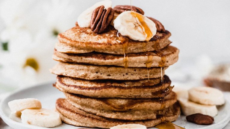 Healthy Banana Oatmeal Pancakes (made in the blender)