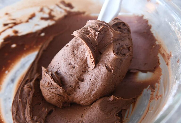 Perfect Chocolate Buttercream Frosting – Mel’s Kitchen Cafe