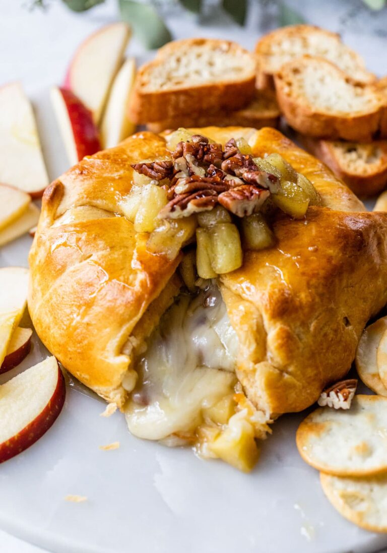 Baked Brie En Croute – WellPlated.com