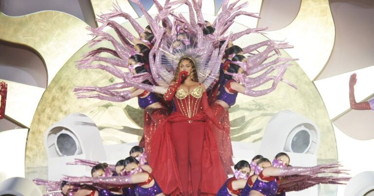 Beyoncé Atlantis The Royal Dubai Performance Pictures