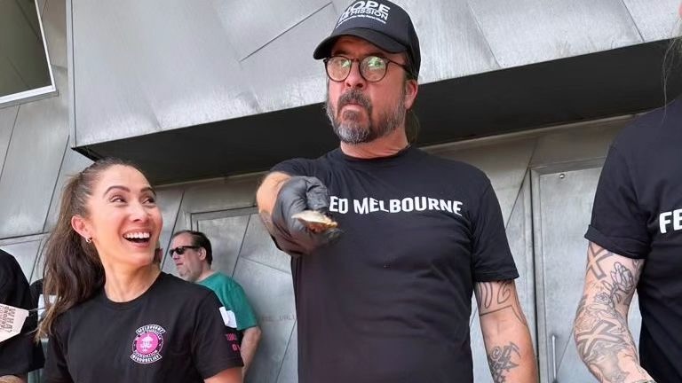 Dave Grohl Feeds Homeless in Melbourne During Day Off From Tour