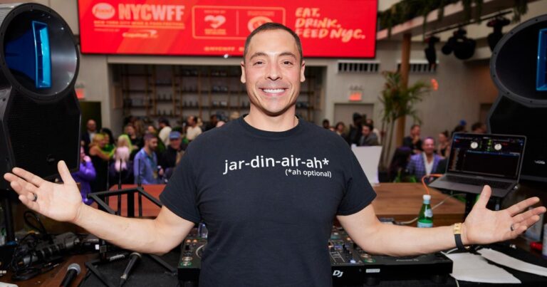 Jeff Mauro Shares His Top 3 Tips for Hosting During the Holidays