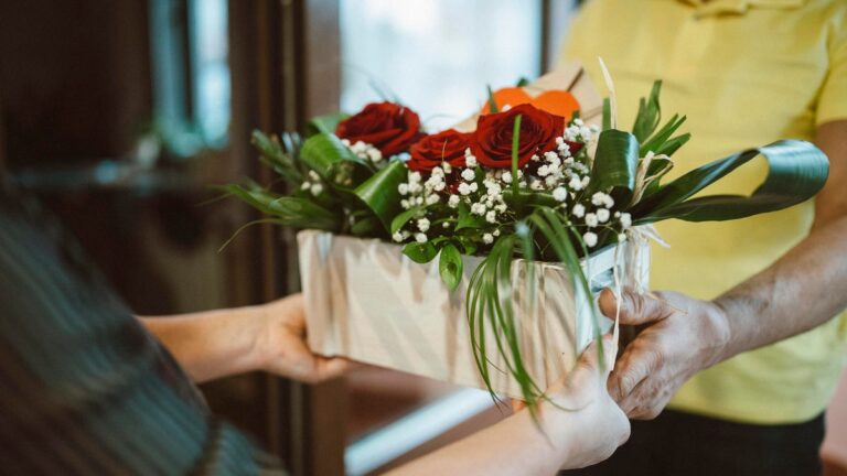 9 Best Flower Delivery Services to Send a Holiday Bouquet