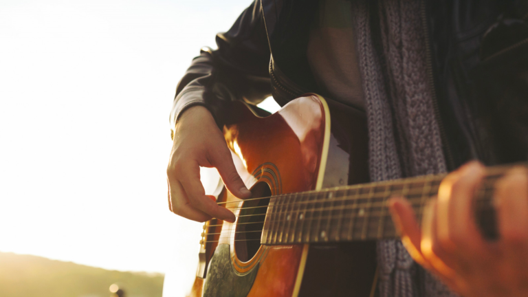 Strumming into 2024: Setting Realistic Goals to Master the Guitar – TrueFire Blog