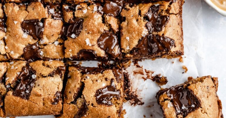 Ooey-Gooey Peanut Butter Oatmeal Cookie Bars