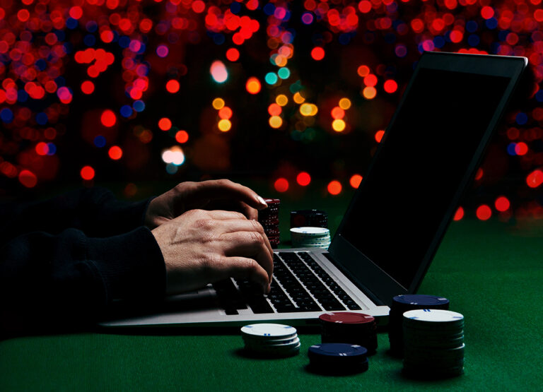 The Ultimate Guide on How to Play Online Poker