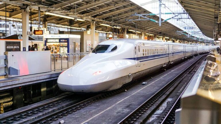 The Complete Guide to Experiencing the Shinkansen High-Speed Trains in Japan