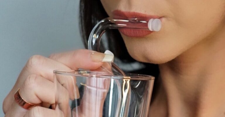 Should You Use an Anti-Wrinkle Straw?